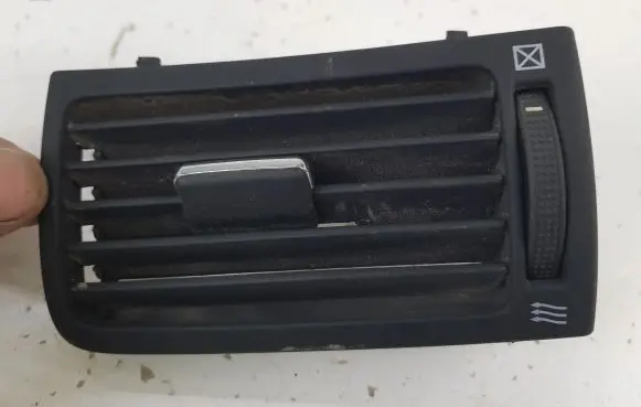 Toyota Avensis T250 Dashboard side air vent grill/cover trim