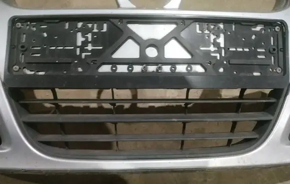 Volkswagen Polo IV 9N3 Front bumper lower grill