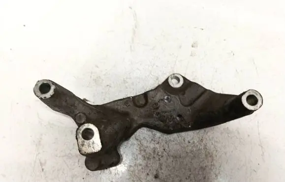 Jeep Cherokee Engine mounting bracket 1082205