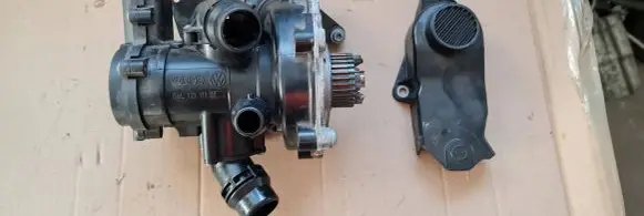 Audi Q3 F3 Water pump 06L121111M