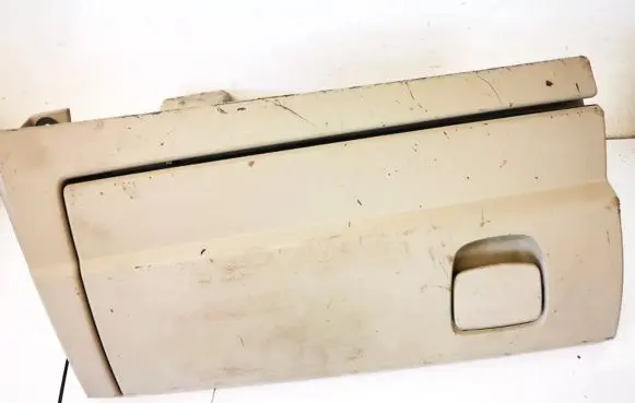 Glove box