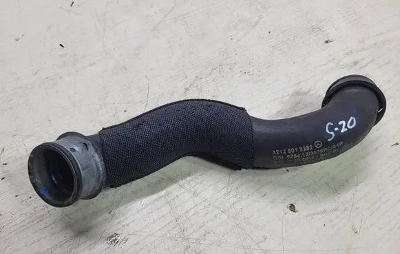 Engine coolant pipe/hose