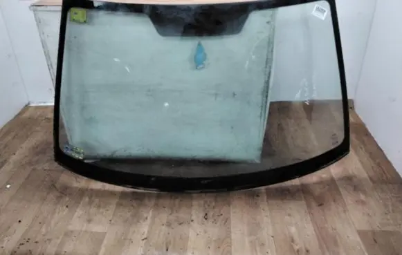 Nissan Almera Tino Front windscreen/windshield window 