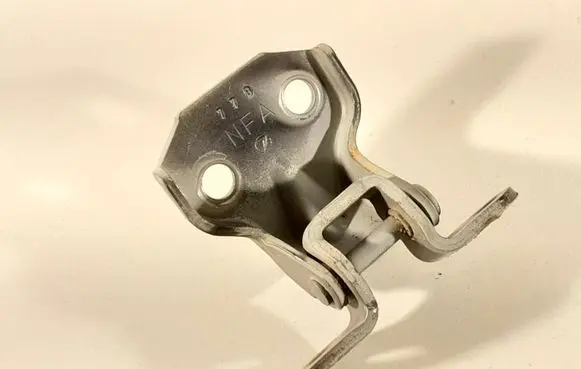 Subaru Impreza III Front door lower hinge 