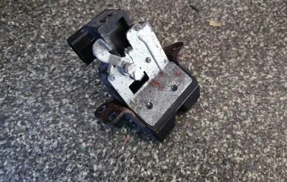 Tailgate/trunk/boot lock/catch/latch