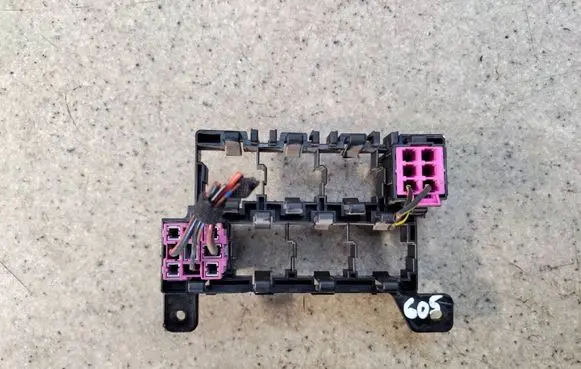 Volkswagen Transporter - Caravelle T5 Relay mounting block 7H093750349A 7H0937503