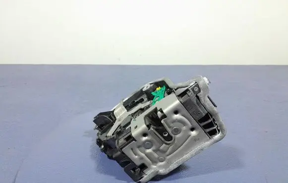 BMW X5 E53 Rear door lock 9464882