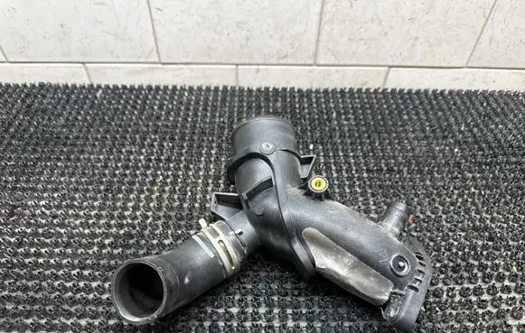 Renault Captur Turbo air intake inlet pipe/hose 165763328R