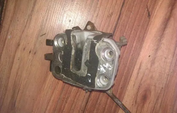 Mazda 323 Front door lock