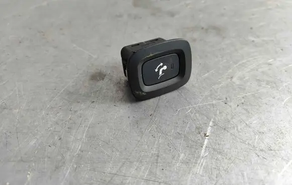 Volvo C40 Switch for retractable tow bar 31399328