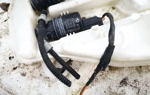 BMW X5 E70 Windscreen/windshield washer pump 67126934160-01