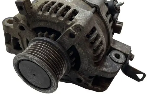 Toyota Avensis T270 Generator/alternator 270600R080 310801