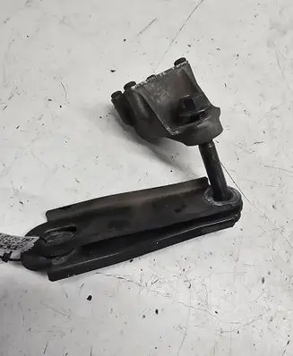 Volvo S60 Engine mounting bracket 30645245