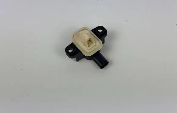 Mercedes-Benz GLA W156 Airbag deployment crash/impact sensor A1668210351
