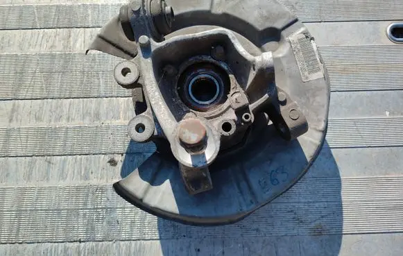 BMW 6 E63 E64 Rear wheel hub spindle/knuckle 
