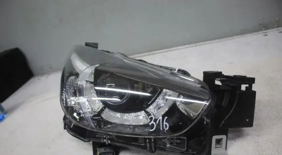 Mazda 2 Headlight/headlamp