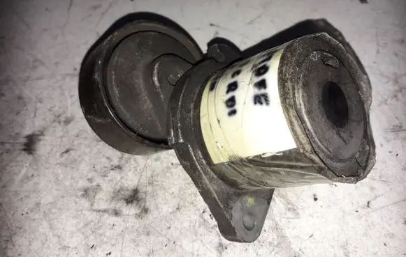 KIA Sportage Generator/alternator belt tensioner