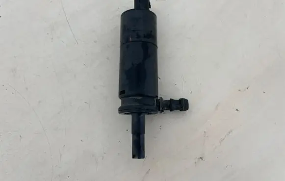 Mercedes-Benz S W221 Headlight washer pump 2108691221