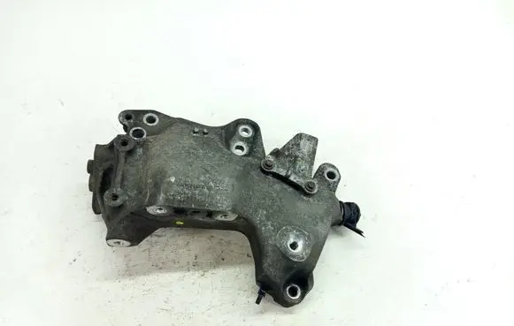 Engine mounting bracket