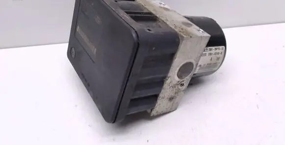 Ford Fiesta ABS Pump 2S612M110CE D35437A0B 10096001063