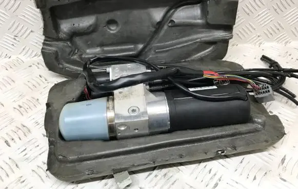 Ford Focus Convertible roof hydraulic pump 9410454