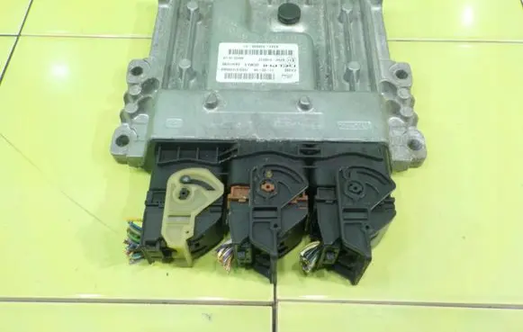 Ford Kuga I Engine control unit/module AV4112A650DJ