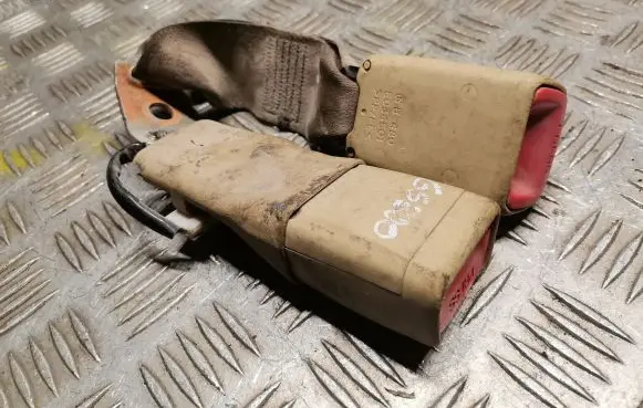 Lexus GS 300 350 430 450H Middle seatbelt buckle (rear) E519005