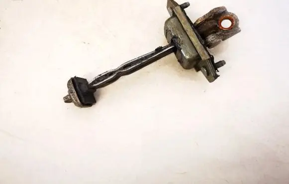 Ford Mondeo Mk III Rear door check strap stopper