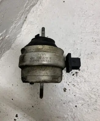 Audi A6 S6 C5 4B Engine mount bracket 4B0199379E