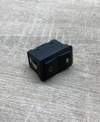 BMW 5 E39 Electric window control switch 8368974