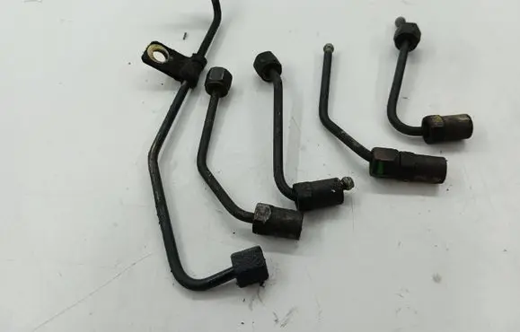 Fuel injector supply line/pipe