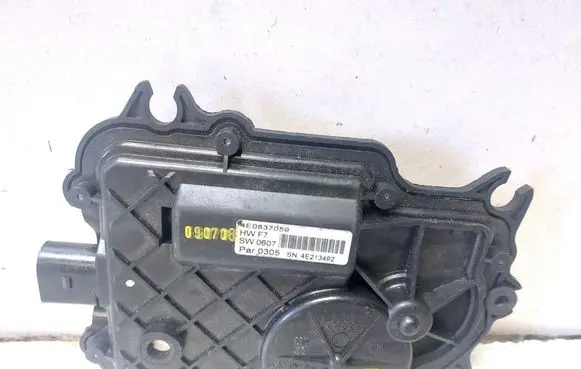 Audi A8 S8 D3 4E Front door soft close latching motor (coupe) 4E0837059