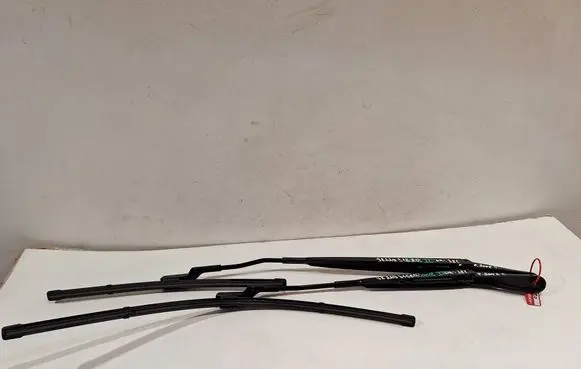 Peugeot 2008 II Front wiper blade arm 9822931880 9822931680