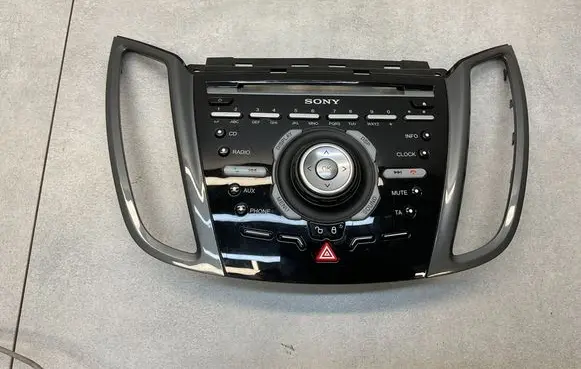 Head unit multimedia control