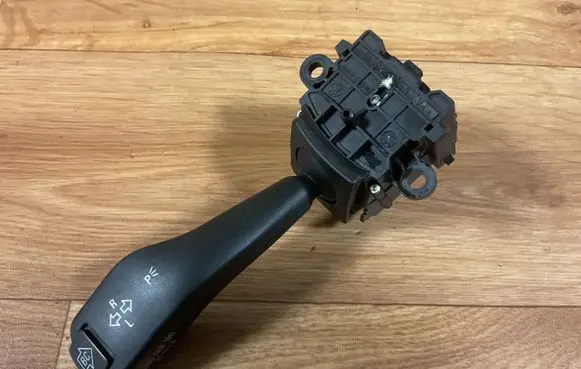 BMW 5 E39 Indicator stalk 8363668 01104010