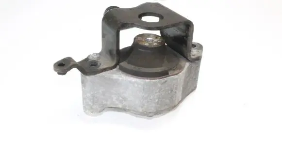 Toyota Prius (XW20) Engine mounting bracket