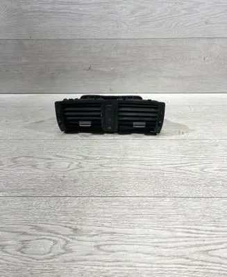 BMW 1 E81 E87 Dash center air vent grill 7059189