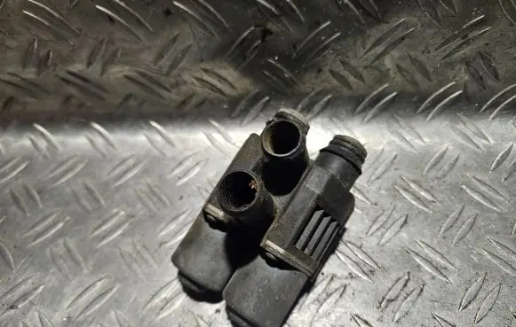 Mercedes-Benz E W210 Coolant heater control valve 0018307884 1147412115