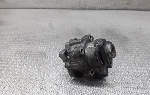 Audi A6 S6 C5 4B Power steering pump 8D0145177D
