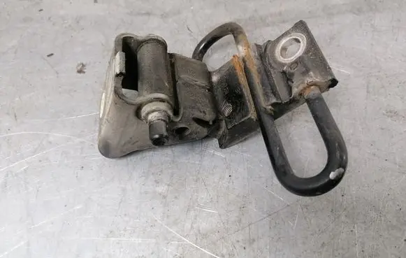 Audi A4 S4 B7 8E 8H Front door lower hinge 8E0831411B