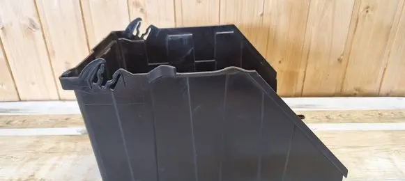 Battery box tray