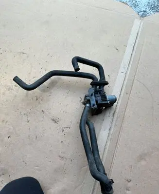 Mercedes-Benz E W210 Coolant heater control valve 001831142
