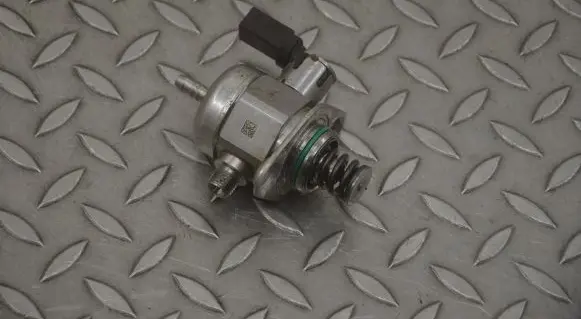 Porsche 911 991 Fuel injection high pressure pump 9A211031500 0261520376
