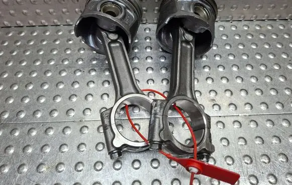 Renault Megane III Piston with connecting rod S27624539 07657H K9K636