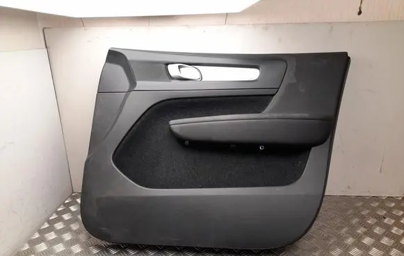 Volvo XC40 Front door card panel trim 32282669