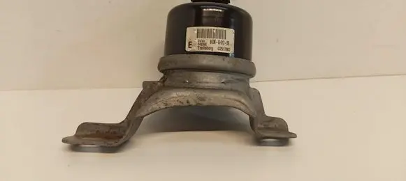 Engine mount vacuum valve