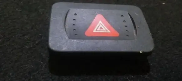 Volkswagen Golf IV Hazard light switch
