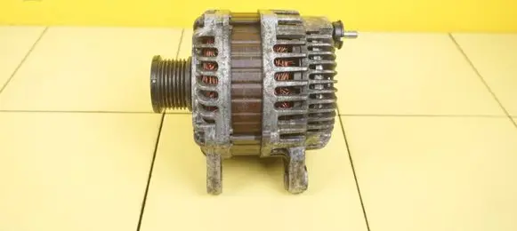 Nissan Juke I F15 Generator/alternator 23100BV80A HRA2 HRA2DDT