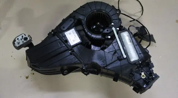 Volkswagen Touareg II Interior heater climate box assembly 7P6820003F 7L0819032A