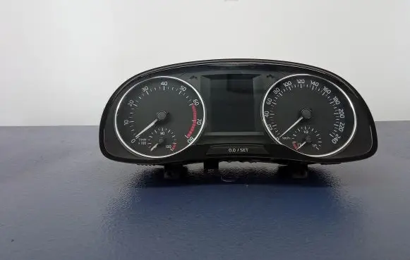 Speedometer (instrument cluster)
